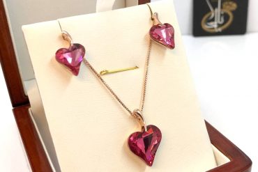 سواروسکی قرمز