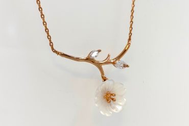 گردنبند طرح گل ظریف کلیو