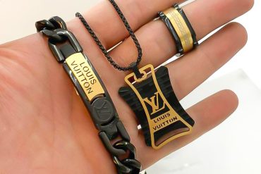ست دستبند و گردنبند و انگشتر LV مشکی مردانه