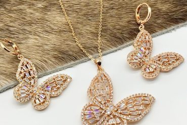 نیم ست پروانه فول نگین با رنگ‌های نقره‌ای و طلایی