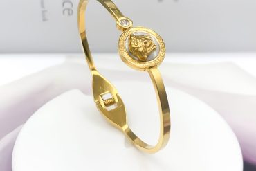 دستبند النگویی ورساچه استیل: ستاره‌ی استایل و جذابیت با طراحی به روز 14020413