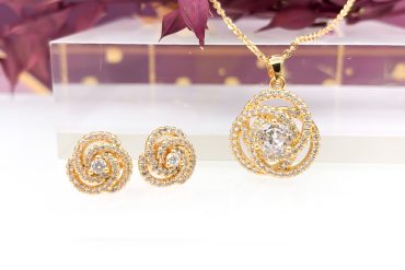 نیم ست طلایی نگین دار