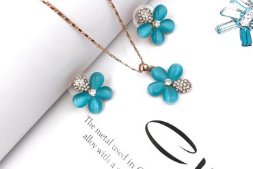 نیم ست نگین آبی از برند کلیو طرح گل