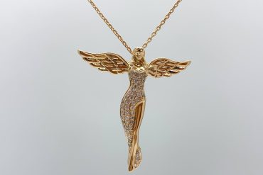 گردنبند ژوپینگ طرح فرشته با نگین های مخراج شده