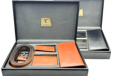 ست مردانه چرمسال چهارتیکه کیف و کمربند چرم رنگ عسلی و مشکی 14020925