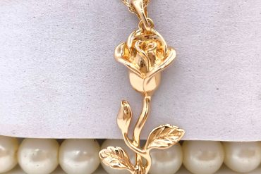 گردنبند طرح گل رز رنگ ثابت از برند ژوپینگ