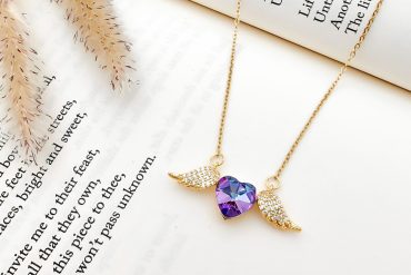 گردنبند قلب بال دار نگین بنفش سواروسکی - زیبایی و حس خوب
