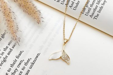 گردنبند دم ماهی صدفی نگین دار - استیل رنگ ثابت