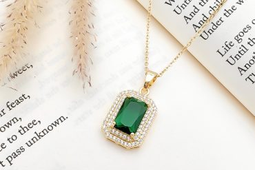 خرید گردنبند نگین سبز با رنگ طلایی - استیل رنگ ثابت