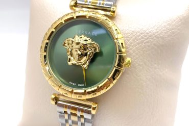 ساعت ورساچه زنانه با صفحه سبز و بند استیل