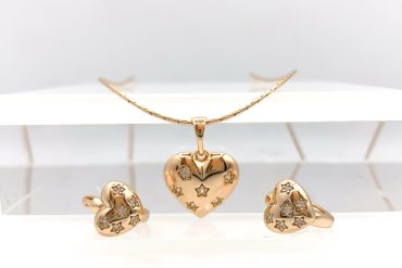 نقد و بررسی نیم ست قلب ساده با گوشواره حلقه ای از برند ژوپینگ