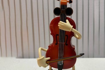 ویولن موزیکال رقصنده دکوری | جذاب و دوست داشتنی