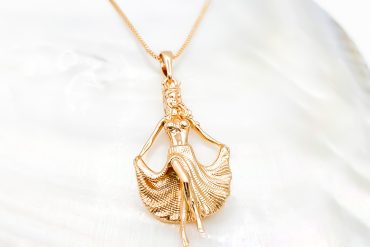 گردنبند زن رقاص از برند ژوپینگ- لمس زیبایی و شکوه