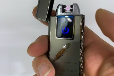 فندک شارژی با رنگ سیلور: لاکچری و جذاب