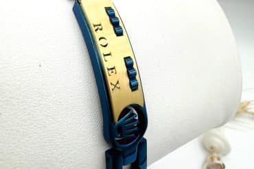 دستبند مردانه آبی کاربنی با پلاک طلایی رولکس