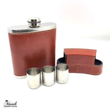 هیپ فلاسک تک با روکش چرمی قهوه ای به همراه 3 شات کوچک 0134