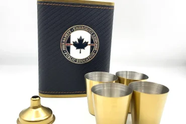 ست هیپ فلاسک و شات طلایی با روکش چرمی