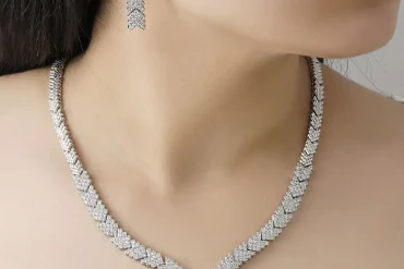 نیم ست بدلیجات مجلسی رنگ ثابت نقره ای