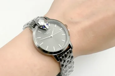 ساعت زنانه الگانس مشکی رویال با طرح مار 14030441