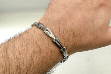 دستبند مردانه متفاوت و شیک ورساچه | نقره ای مشکی