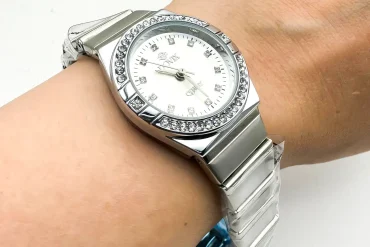 ساعت زنانه قاب نگین دار داویکس اورجینال | موتور ژاپن 14030448