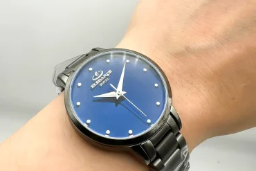 ساعت زنانه الگانس با صفحه آبی و شیشه منشوری 14030473