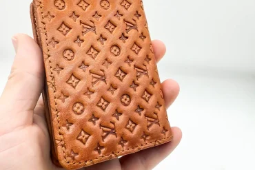 جاکارتی چرم طرح‌دار لویی ویتون LV | رنگ عسلی