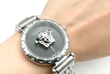 ساعت ورساچه نقره ای صفحه مشکی | موتور چین 14030436