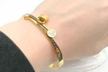 خرید دستبند النگویی ونکلیف با آویز قفل