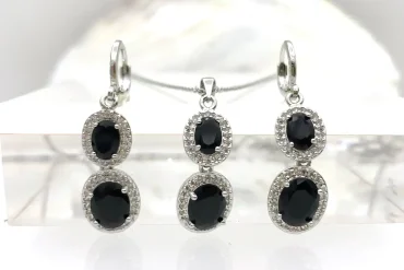 گوشواره و گردنبند نگین مشکی