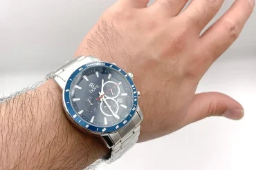 ساعت مردانه الگانس نقره‌ای با قاب آبی