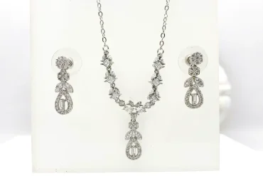 نیم ست مجلسی ظریف نگین دار نقره ای | استیل رنگ ثابت 140304111