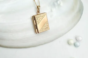 گردنبند لاکت طرح کتاب ژوپینگ | ضدحساسیت 14030587