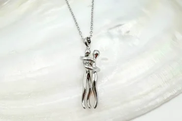 گردنبند آغوش عاشقانه نقره ای | استیل | رنگ ثابت 14030563