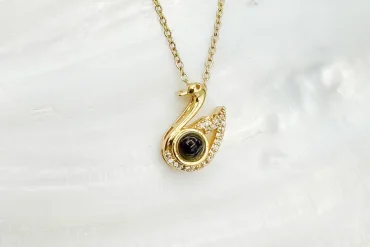 گردنبند تلسکوپی طرح قو | دوستت دارم به صد زبان 14030578