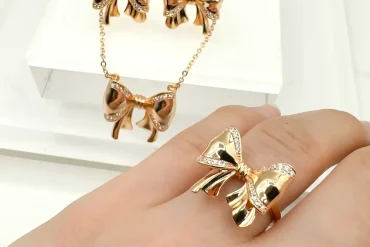 ست گردنبند ، گوشواره ، انگشتر پاپیون