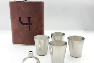 ست هیپ فلاسک و شات روکش چرم قهوه ای