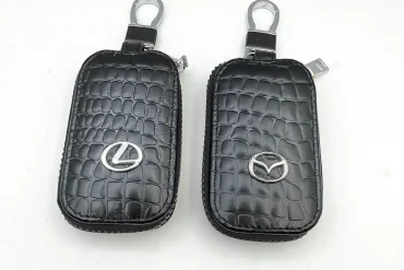 جاسوئیچی و کیف ریموت چرم خودرو با لوگوی مزدا و لکسوس 14030767