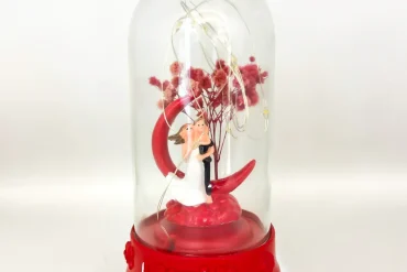 گوی موزیکال شیشه ای عروس و داماد، هدیه‌ای ماندگار برای لحظات عاشقانه