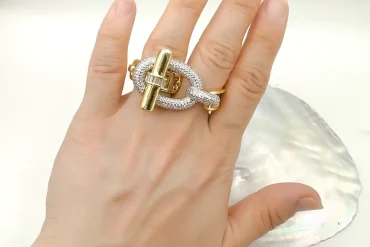 انگشتر تیفانی نگینی دو انگشتی رنگ ثابت | استیل طلایی خاص و شیک 14030733