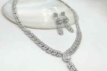 نیم ست کامل نگین مجلسی | گردنبند و گوشواره | رنگ ثابت 14030737