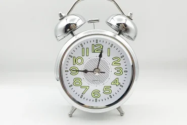 ساعت رومیزی زنگ دار چکشی نقره ای 140307104