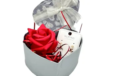 باکس ولنتاین اقتصادی + هدیه اصلی گوشواره 14030848