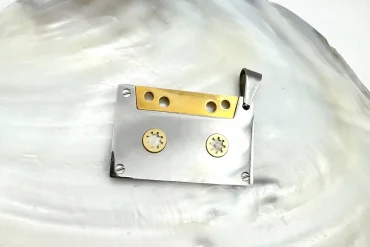 خرید پلاک آویز نوار کاست | طلایی نقره ای