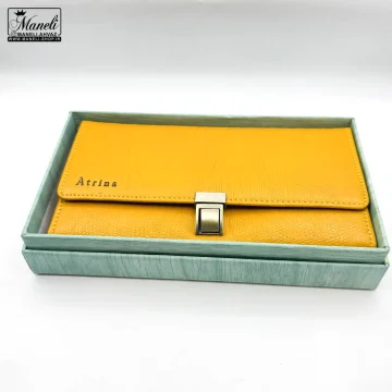 کیف دستی چرم طبیعی آرتینا – انتخابی شیک برای مردان و زنان | رنگ زرد و مشکی 14030930 - Image 5