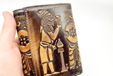 کیف پول چرم طبیعی دلاری با طرح هخامنشی 14031039