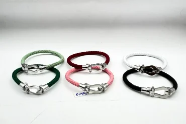 دستبند امگا زنانه چرم با قفل نقره ای | شیک، مدرن و مقاوم 14031005