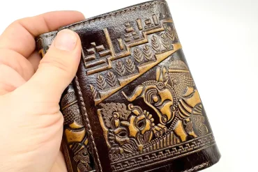 کیف پول چرم طبیعی دلاری با طرح فروهر و پاسارگاد 14031040