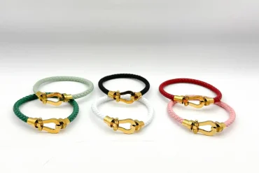 دستبند امگا زنانه چرم با قفل طلایی | تنوع رنگ‌های شیک و مدرن 14031004