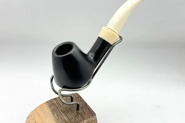 پیپ چوبی vauen مشکی با دسته سفید 14030903